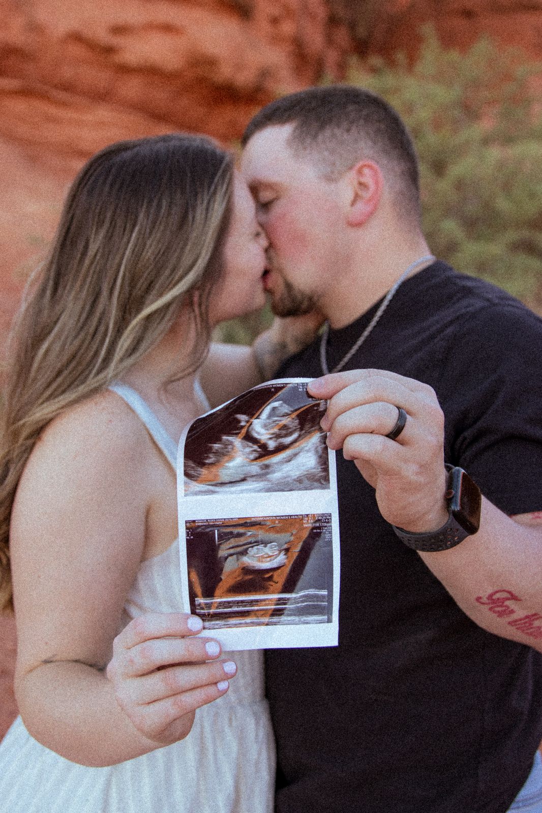 Maternity photo hover