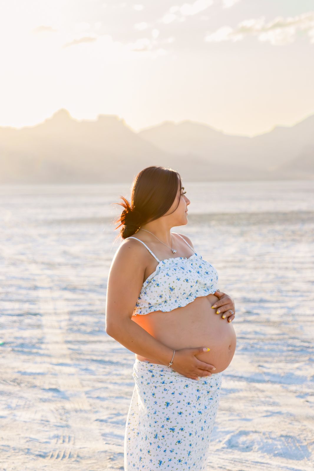 Maternity photo hover